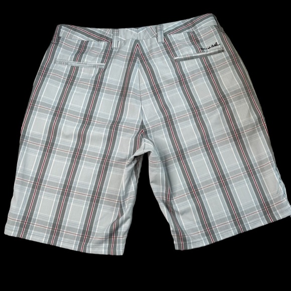 TRAVIS MATHEW Plaid Golf Shorts Grey Red Blue White Men's Size 36 x 10 - Picture 2 of 16